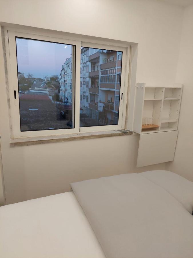 Lisbon South Bay Rooms Almada Bagian luar foto