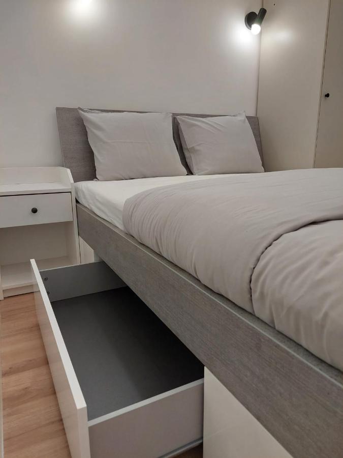 Lisbon South Bay Rooms Almada Bagian luar foto