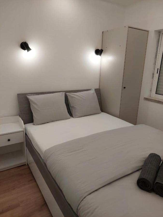 Lisbon South Bay Rooms Almada Bagian luar foto