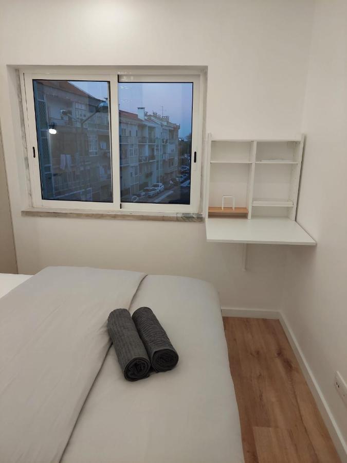 Lisbon South Bay Rooms Almada Bagian luar foto