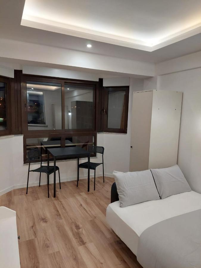 Lisbon South Bay Rooms Almada Bagian luar foto