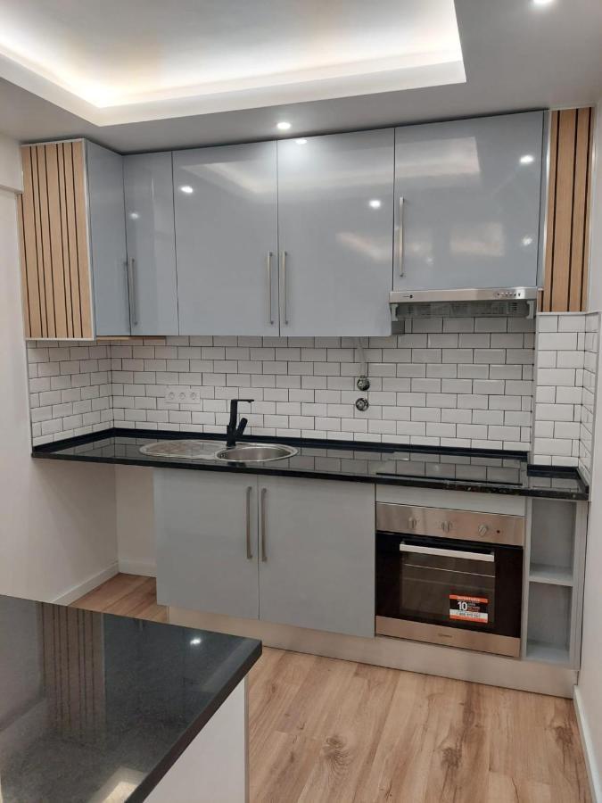 Lisbon South Bay Rooms Almada Bagian luar foto