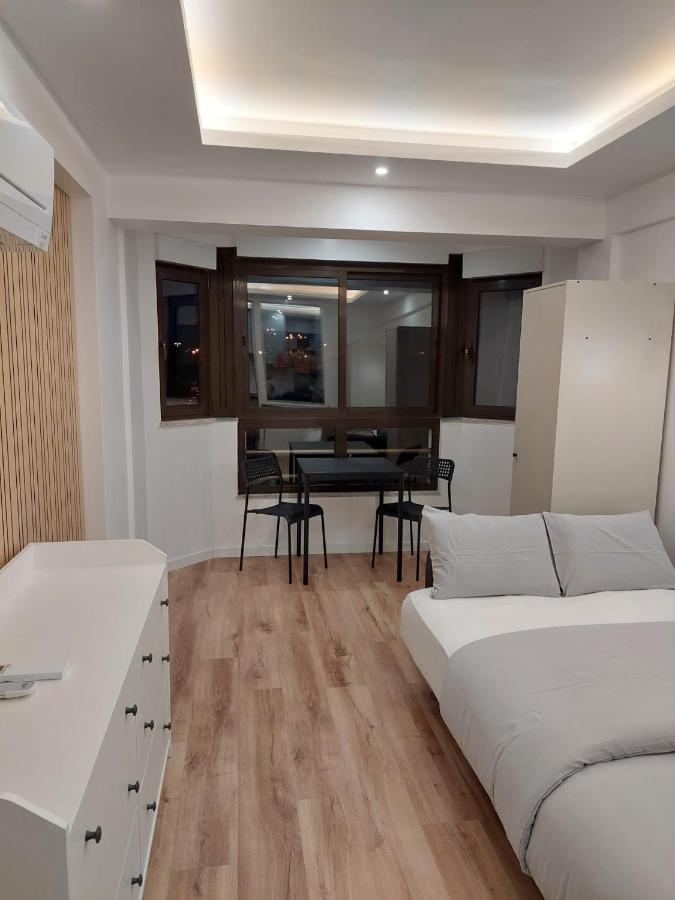 Lisbon South Bay Rooms Almada Bagian luar foto
