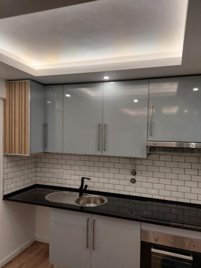 Lisbon South Bay Rooms Almada Bagian luar foto