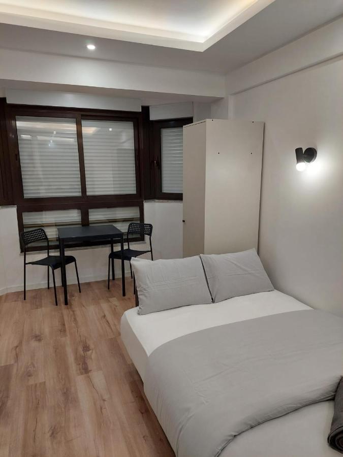 Lisbon South Bay Rooms Almada Bagian luar foto