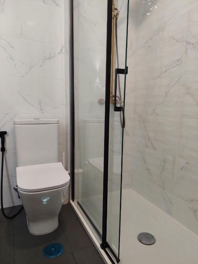 Lisbon South Bay Rooms Almada Bagian luar foto